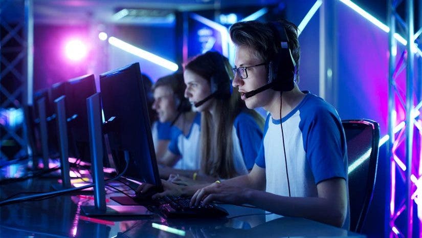 student team playing for esports clubs