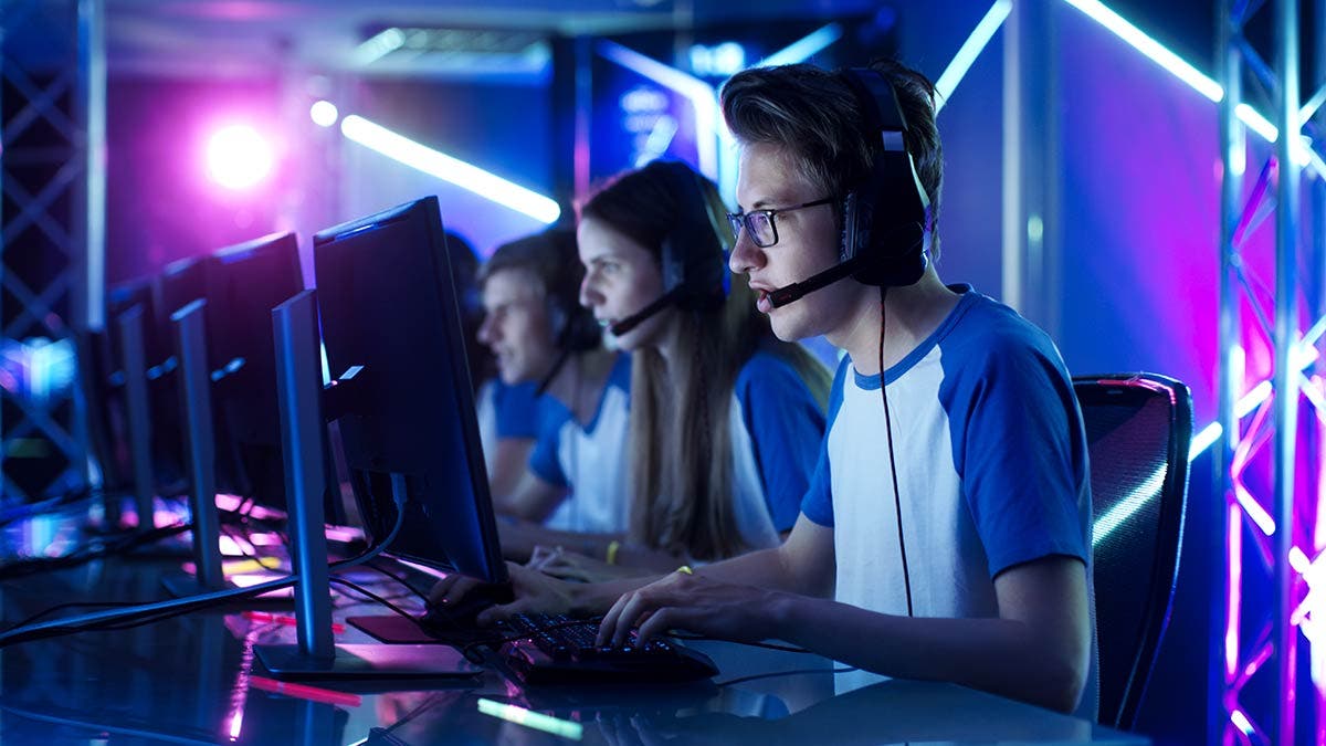 student team playing for esports clubs