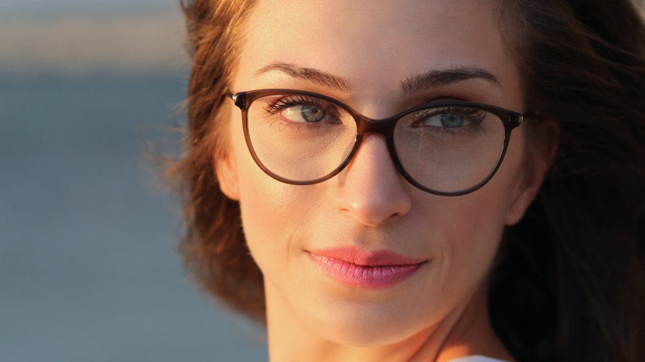 How to Remove the Reflection in Glasses - 42West, Adorama