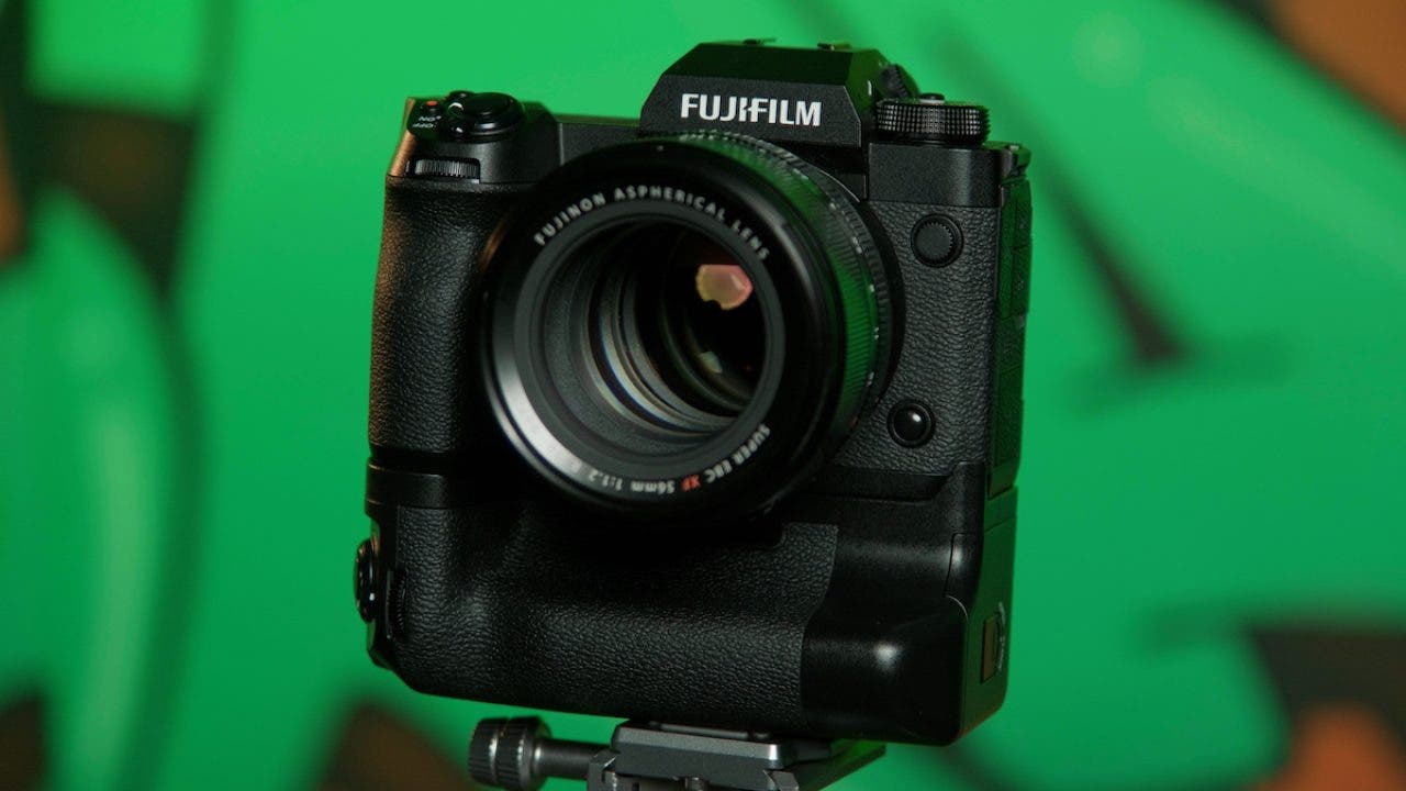 Het strand Snelkoppelingen Sobriquette Fujifilm Introduces X-H2 Camera, World's First 40-Megapixel 8K APS-C Sensor  - 42 West, the Adorama Learning Center