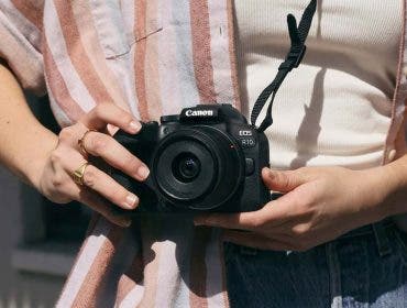 canon EOS R10 camera