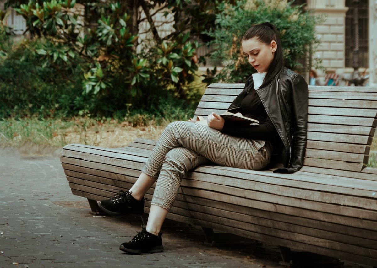 Free Photo | Woman posing sitting on a chair