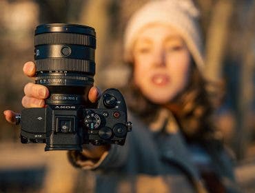 Sony 20-70mm f4 g zoom lens