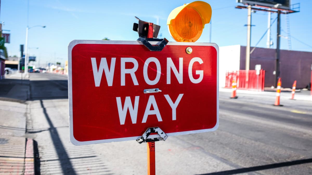 Red sign - wrong way