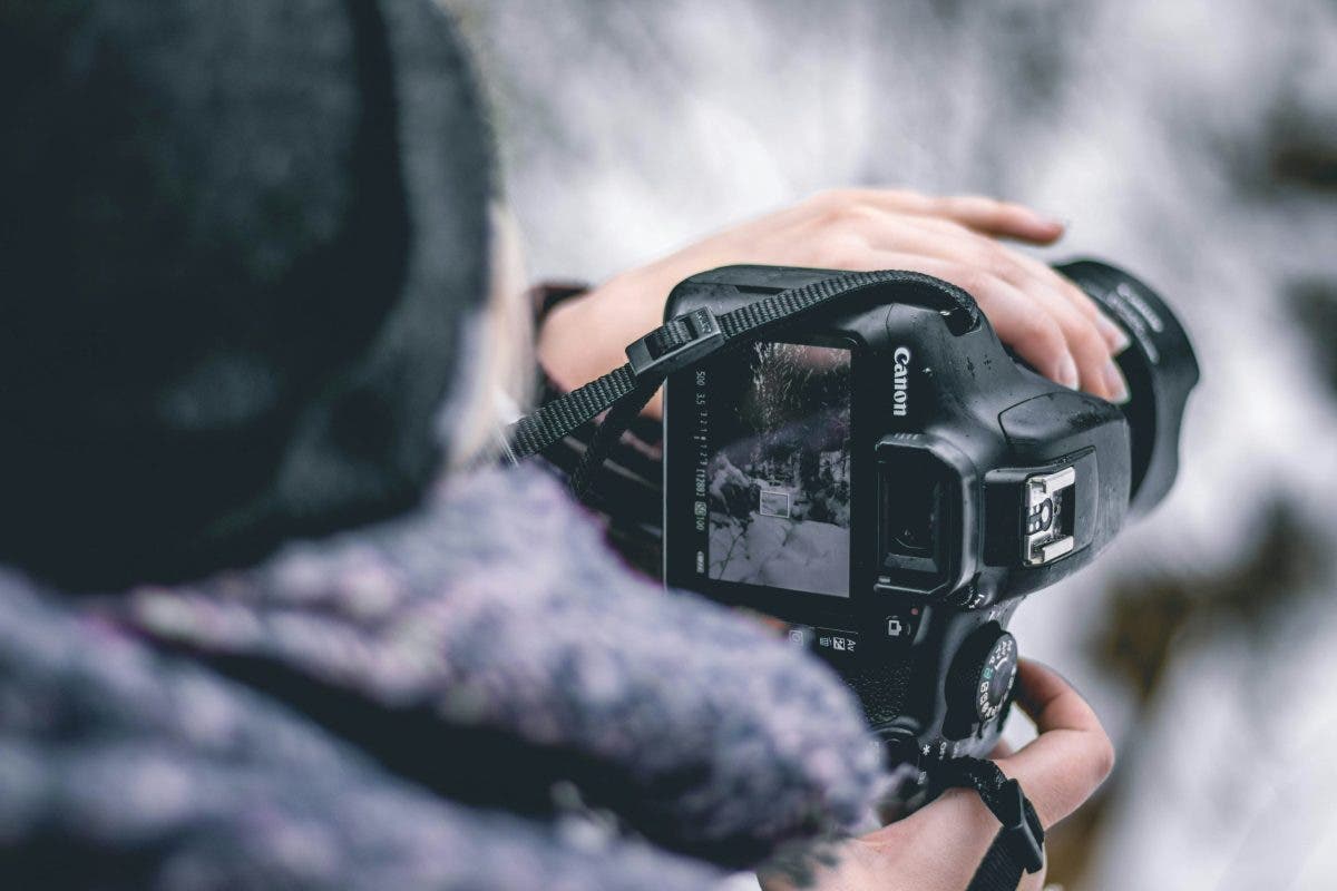 photographer whose an expert on camera protection in the winter