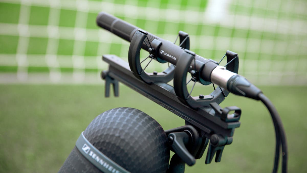 MKH_8018_Product_Shot_In_Use_Stadium_09_feature