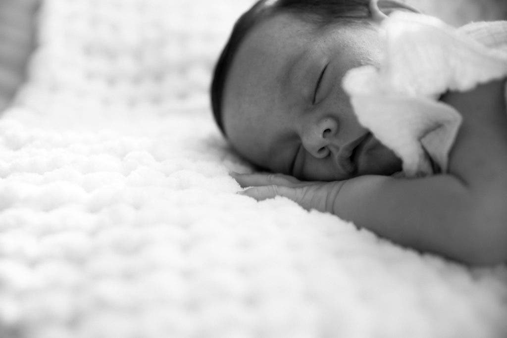 black and white photo idea of newborn photography