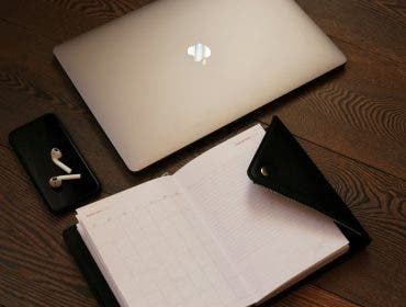 essentical tech items for traveling
