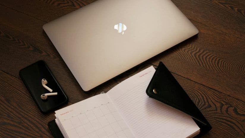 essentical tech items for traveling