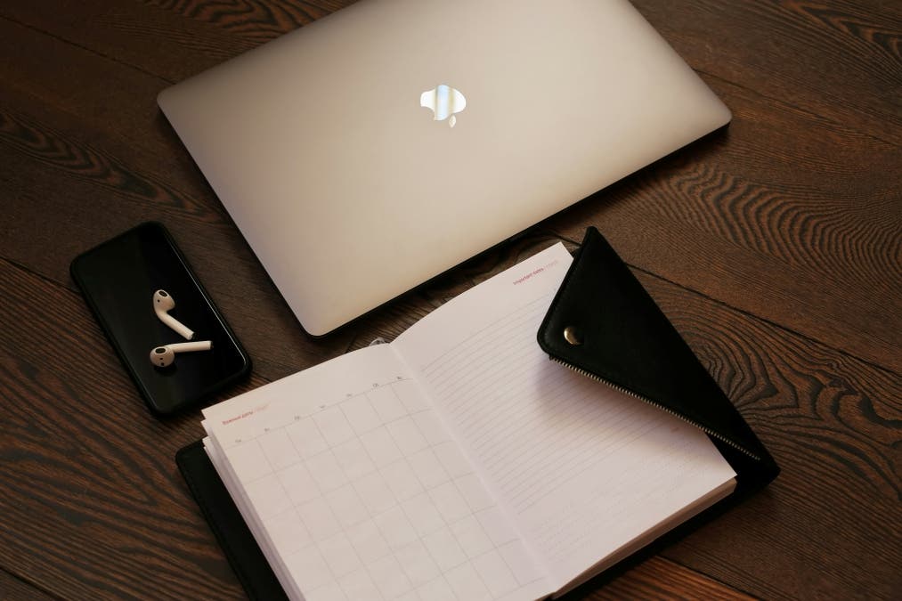essentical tech items for traveling