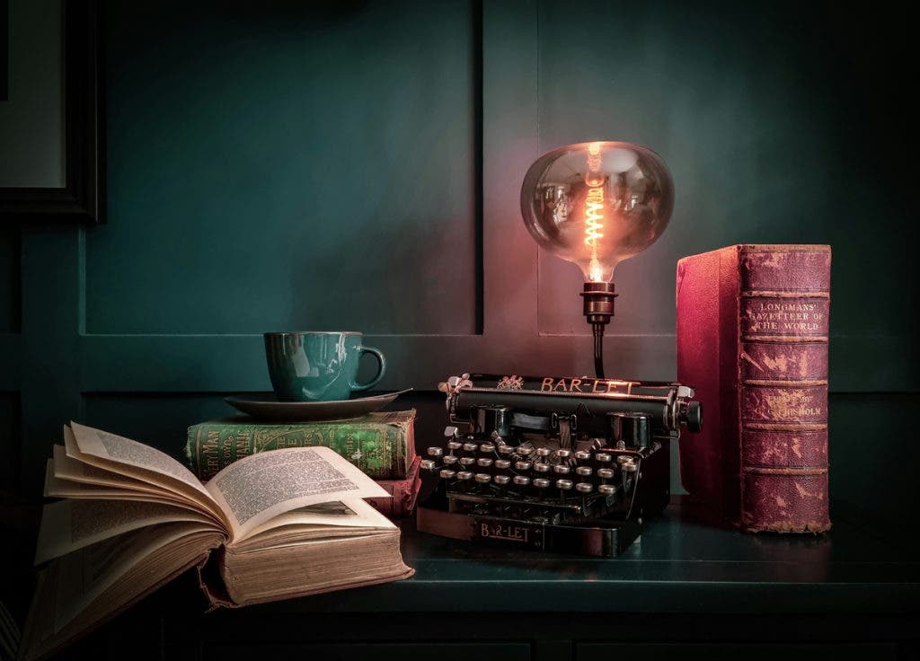 A typewriter and an old-style lamp can bring style to your dorm room