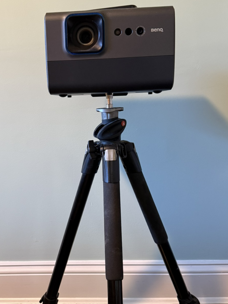 BenQ GP250 in box on tripod