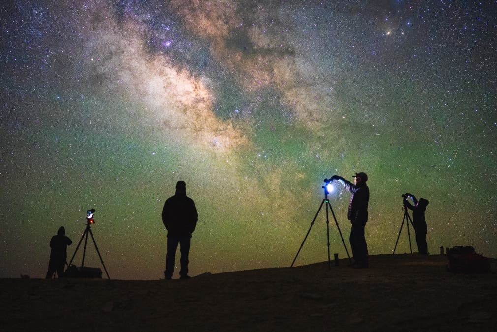 photography workshop conducted under a night sky with photographers and their tripods
