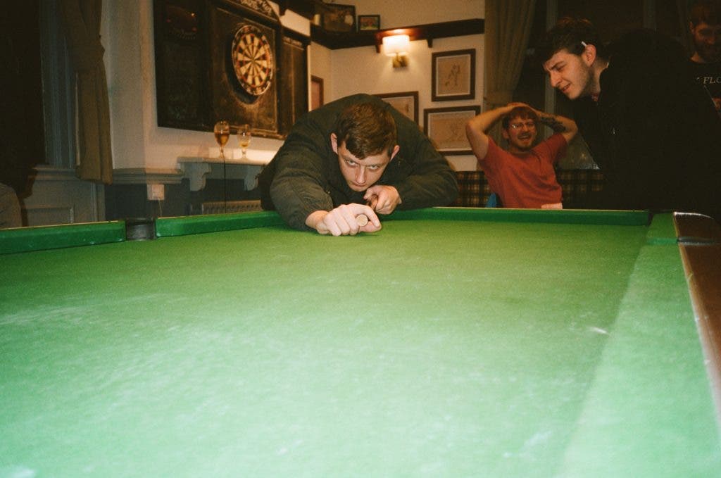 Photo in a billards hall made with a point and shoot