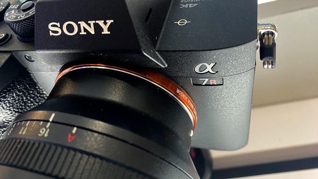 Close up of a Sony a 7R camera to identify what camera model your photographer has