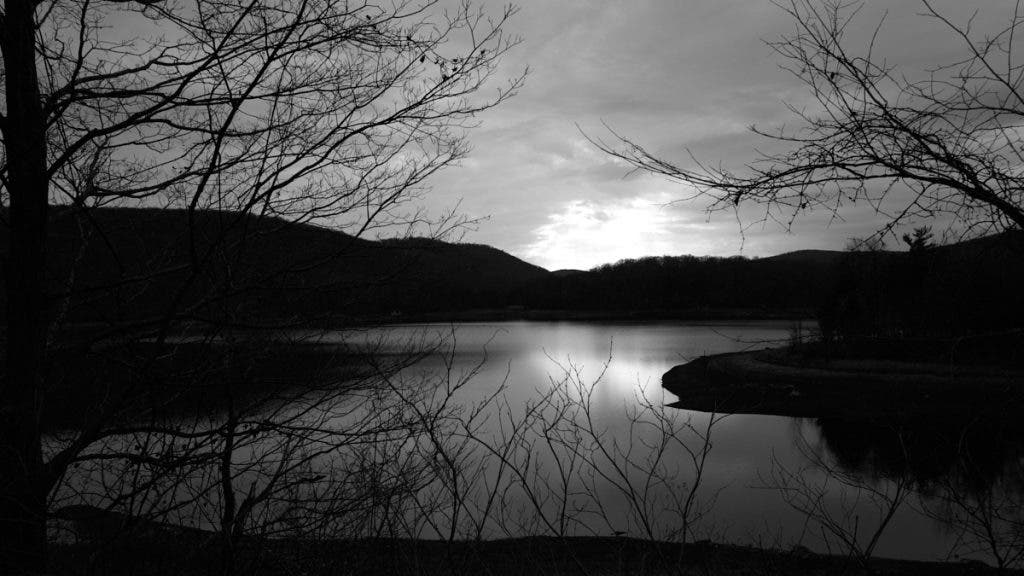 A lake in monochrom with the Leica Q3
