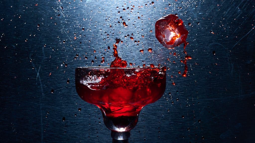 Catching splashing liquid is a great use for Freeze mode