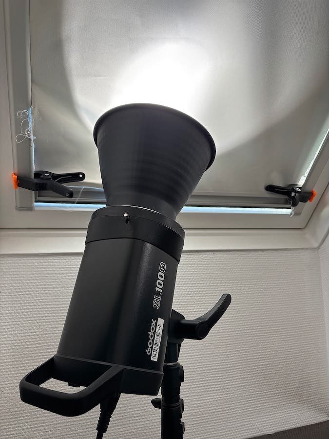 Bouncing the Godox SL100D into blinds