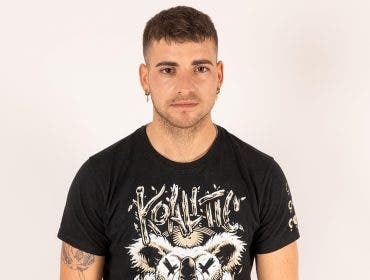 Portrait of Jordi Koalitic on white background i studio