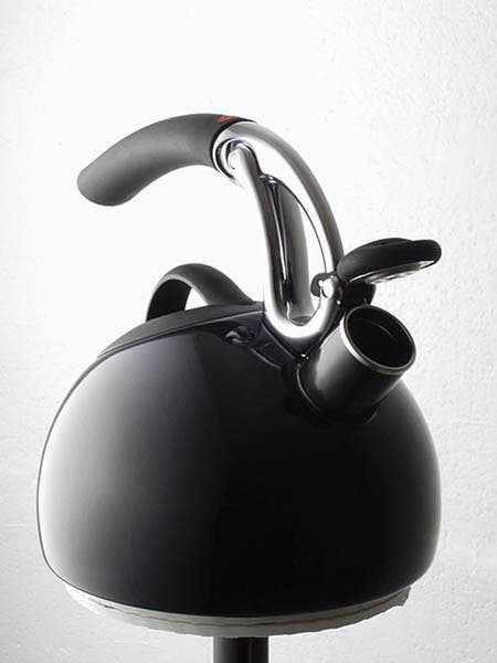 Tea kettle on modified tripod lit with double diffuser showed acceptable reflection