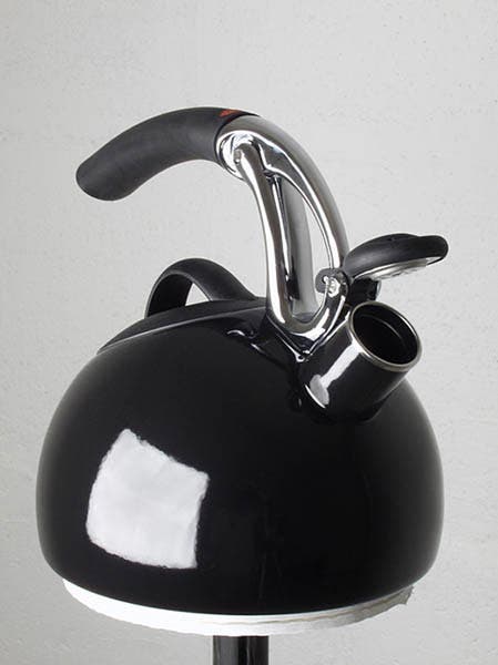 Reflective tea kettle on modified tripod still reflects flash modifier