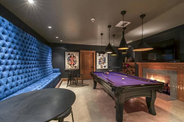 Description: Pool Room 1