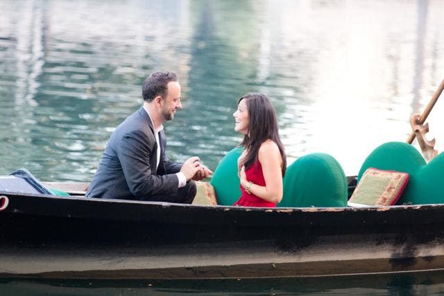 Man proposes on the boat