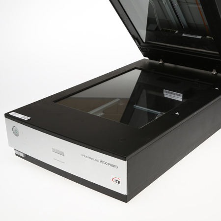 Epson Perfection V700 Photo Photo Flatbed Scanner, 4800x9600dpi, 48 bit, built-in 8x10" Transparency Unit, USB 2.0 & FireWire