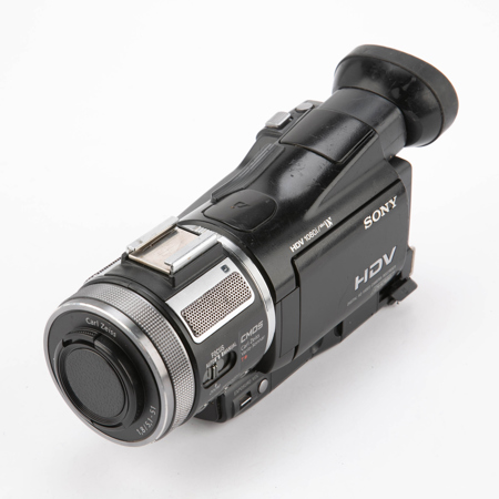Used Sony HVR-A1U Digital HDV 1080i High Definition Handycam Camcorder.  (PLEASE NOTE:Microphone is NOT Included) (110 Hours) F