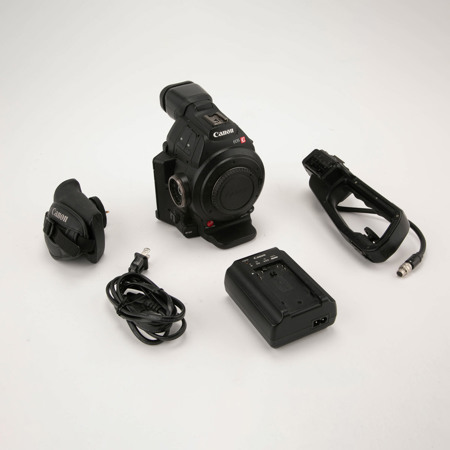 canon c100 lens mount