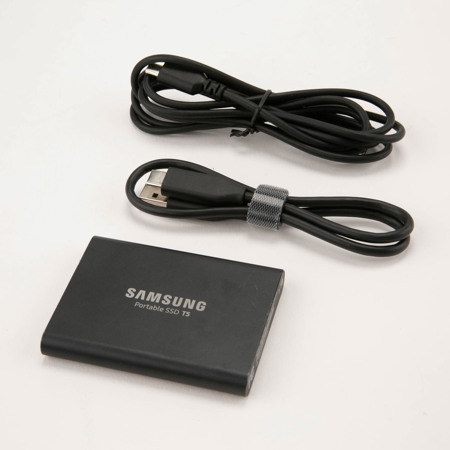 Samsung T5 1TB Portable USB 3.1 Type-C and Type-A SSD