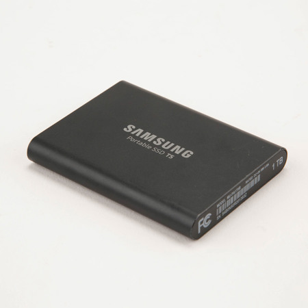 Samsung T5 1TB Portable USB 3.1 Type-C and Type-A SSD