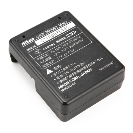 Nikon MH-23 Replacement Quick-Charger for the D40's and D60's Rechargeable Battery.