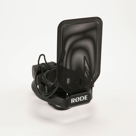 Rode NT1 Quiet 1" Cardioid Condenser Microphone Kit - SKU#1684709