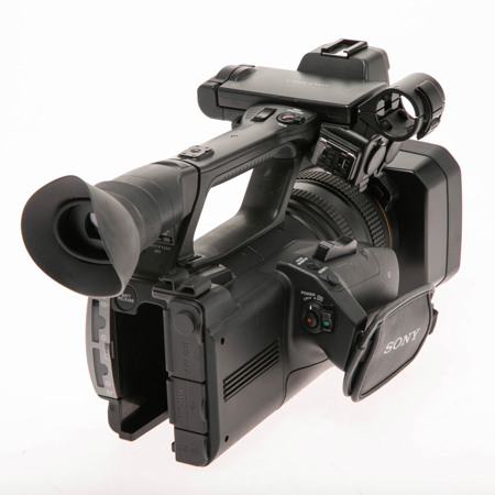 Sony HXR-NX3 NXCAM Professional Handheld Camcorder, 2.07MP, 1920x1080, 20x Optical Zoom, 3.5" LCD Monitor, HDMI/USB 2.0, Wi-Fi (700 Hours)