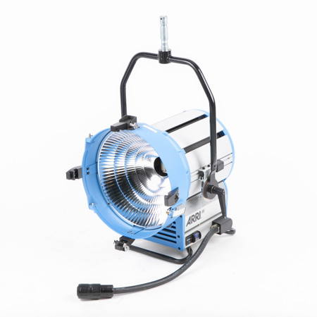 ARRI M40 HMI Head, 2500 or 4000W Lamps, 1-1/8" Stand Mount, 18 - 52deg. Focusing Range KIT