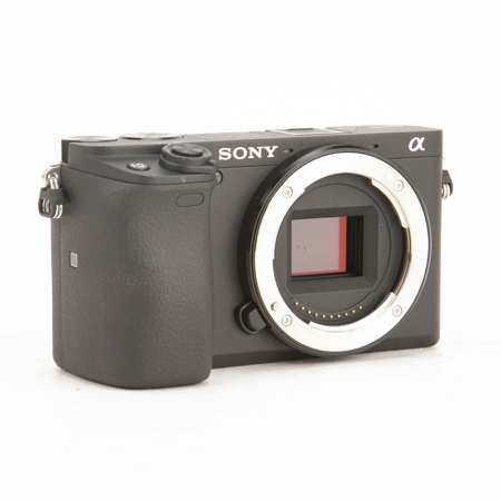 USED Sony Alpha a6400 Mirrorless Digital Camera with 18-135mm f