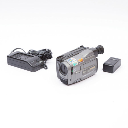 Sony CCD-TRV52 8mm Analog Handycam Camcorder - SKU#1752118
