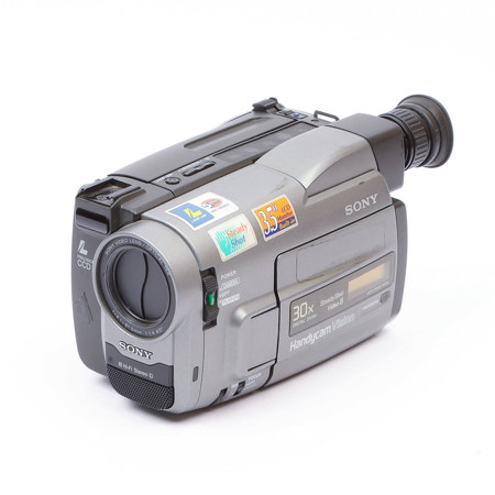 SONY VideoHi8Handycam CCD-TRV86 ① Sony CCD-TRV68 NTSC Video Hi8 Handycam Camcorder w Charger Bundle