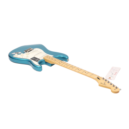 Fender Limited Edition Player Stratocaster Electric Guitar, 22 Frets, Modern "C" Shape Neck, Maple Fingerboard, Gloss Polyester, Lake Placid Blue