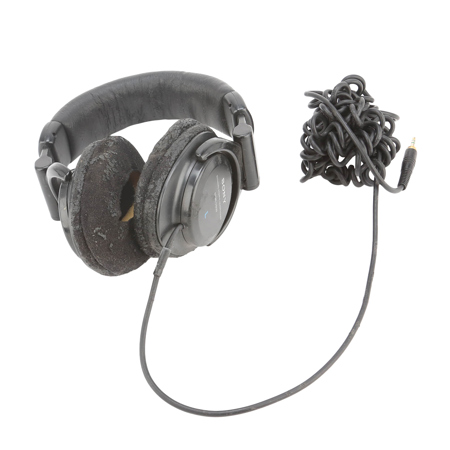 Sony MDR-V600 Studio Monitor Series Over-the-Head Stereo Headphones