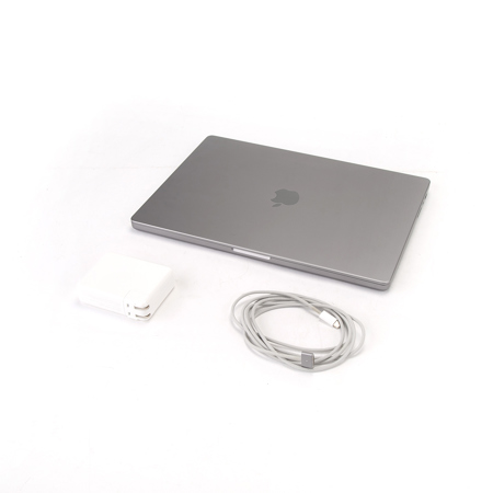 French Canadian Apple MacBook Pro 16.2" Liquid Retina XDR Display - Early 2023