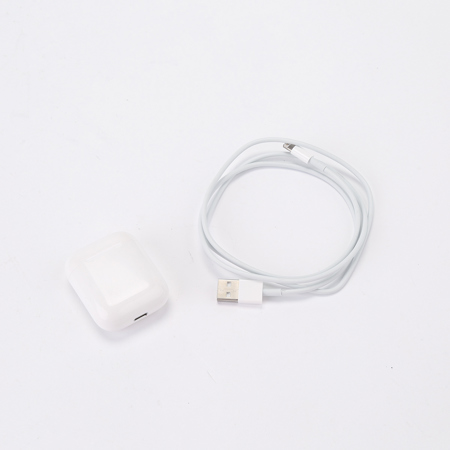 Apple Airpods with Charging Case - 2nd Gen SKU#1909493