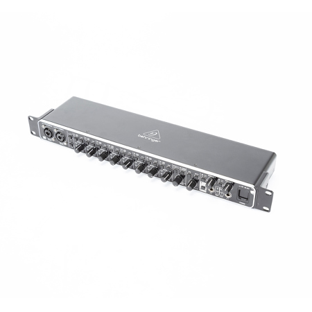 Behringer U-Phoria UMC1820 Audiophile 18x20, 24-Bit/96 kHz USB Audio/MIDI Interface with MIDAS Mic Preamplifiers