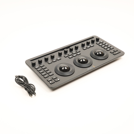 thumbnail image 2 of Blackmagic Design DaVinci Resolve Micro Color Panel For IPad, Mac, Windows 2 of 5
