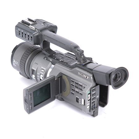 USED Sony DSR-PD150 3 CCD Mini DVCAM/Mini DV Camcorder - (2,970