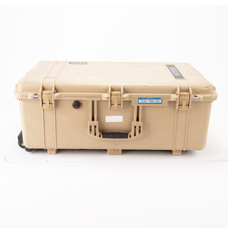 Pelican 1650 Watertight Hard Case with Wheels without Foam - Desert Tan