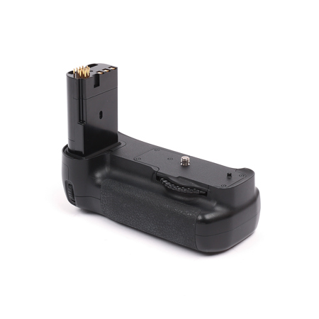 Nikon MB-D200, Multi-Function Vertical Battery Grip for the D-200 Digital Camera