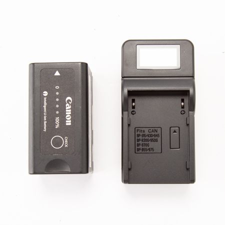 Canon EOS C100（EFマウント）バッテリー BP-955 3本付属
