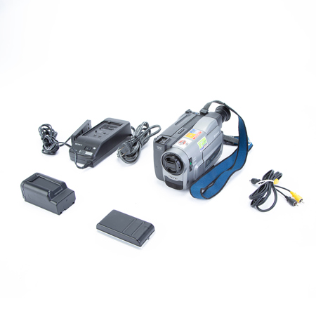 Sony CCD-TRV32 NTSC Video 8 Camera